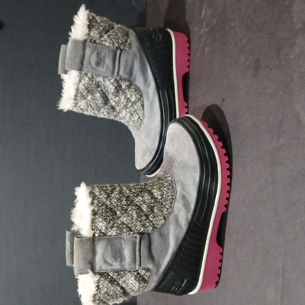 Sorel Girls Winter boots NY2418-023 Pre-owned Sz 5
